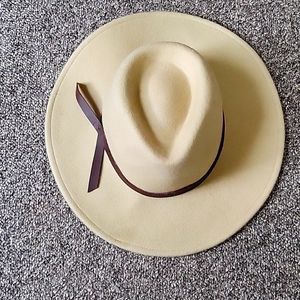 Universal Thread Woman Fedora Cream Hat